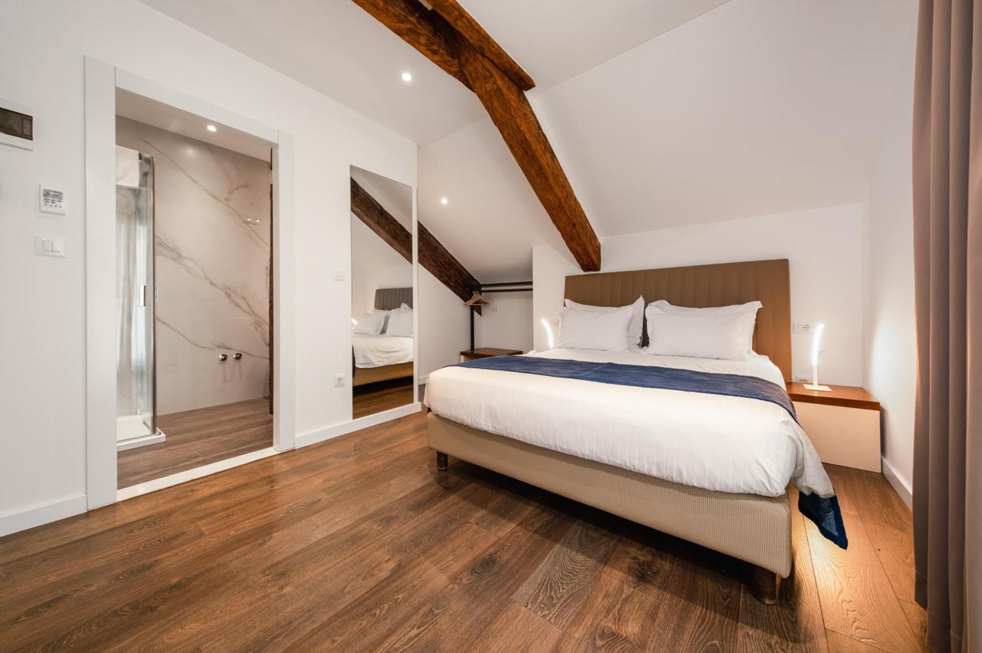 Azur Palace Luxury Rooms Split Exterior photo