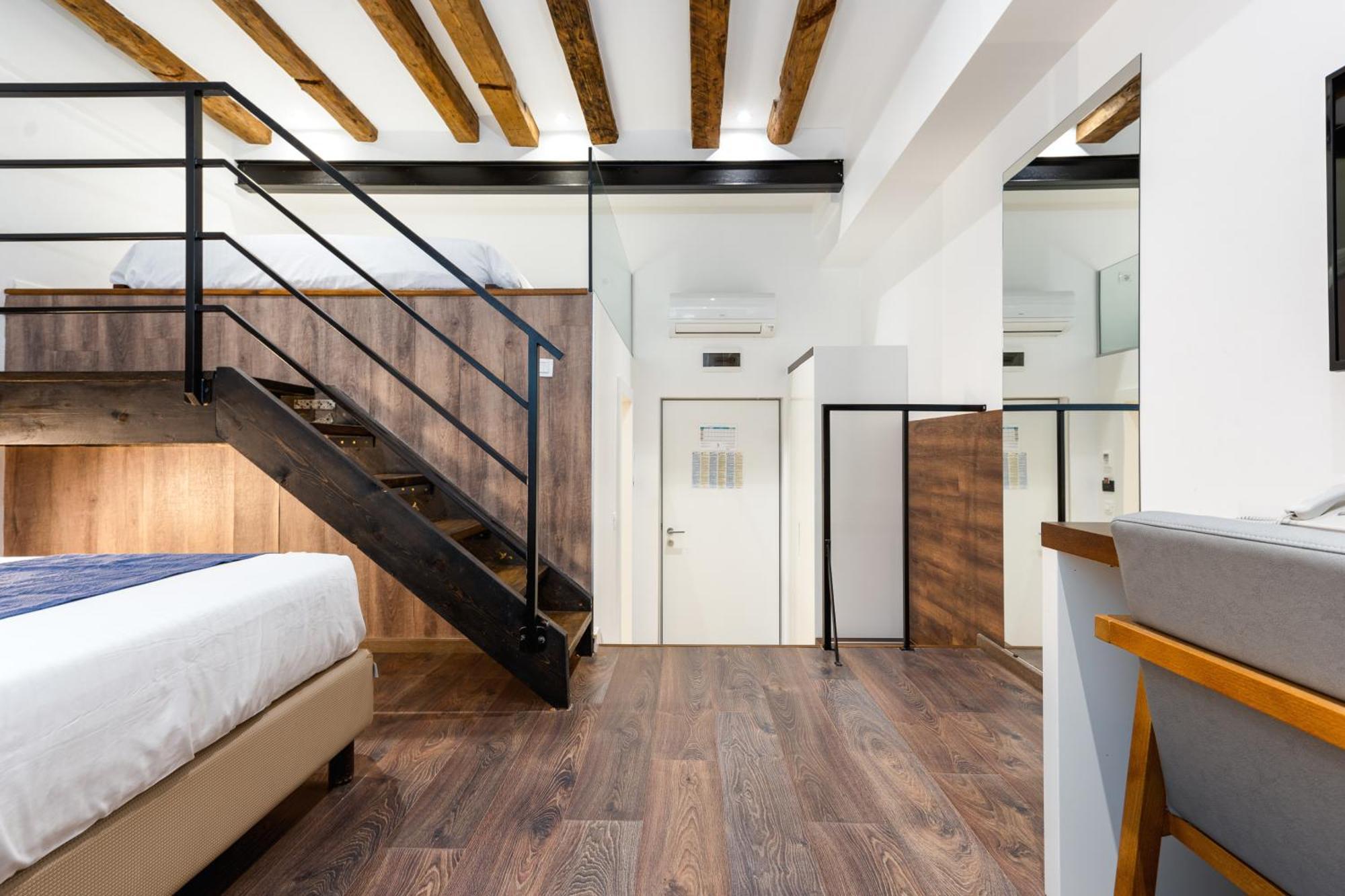 Azur Palace Luxury Rooms Split Exterior photo